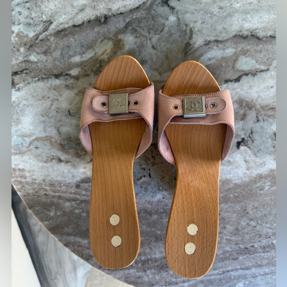 Chanel Cruise 2005 vintage mules pink suede with Chanel logo buckle wooden 6 - Picture 14 of 15